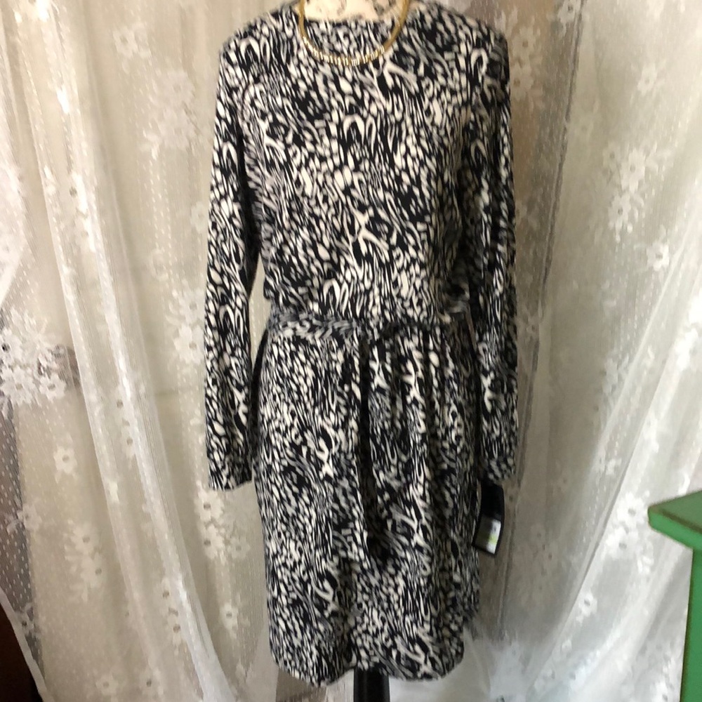 NWT Nine West Long Sleeve Black and Ivory Patterned Dress Size 4